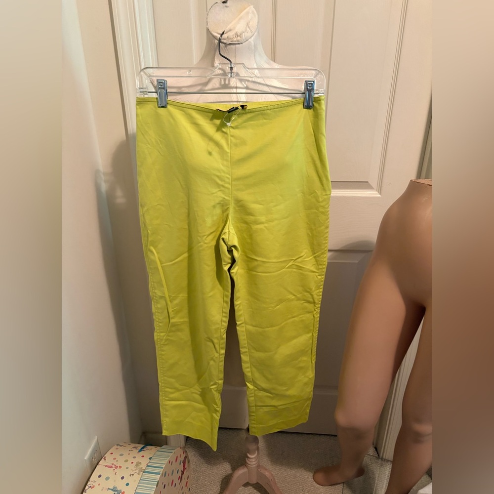 St. John lime cropped pants size 4  hospital fashion show $395